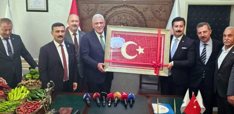 Müsavat Dervişoğlu Yenişehir’de konuştu, ‘Çiftçimiz bu hükümete mahkûm değildir’.