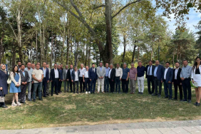 BURSA'NIN TARIM VE HAYVANCILIĞI İÇİN ÖNEMLİ ADIM BURSA'DA TARIM VE HAYVANCILIĞIN PLANLANMASI, SAĞLIKLI BÜYÜMESİ VE KATMA DEĞERLİ HALE GELMESİ İÇİN BÜYÜKŞEHİR BELEDİYESİ TARIM AŞ. ÖNCÜLÜĞÜNDE TARIM KOORDİNASYON KURULU İLK TOPLANTISINI YAPTI TARIM VE PEYZAJ AŞ GENEL MÜDÜRÜ SEDAT AKAR: "HEDEFİMİZ BURSA'NIN TARIM VE HAYVANCILIĞINI PLANLI, BİLİNÇLİ BÜYÜTÜP KATMA DEĞERLİ HALE GETİRMEK"