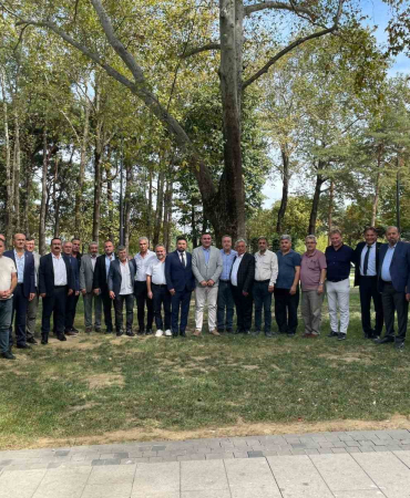 BURSA'NIN TARIM VE HAYVANCILIĞI İÇİN ÖNEMLİ ADIM BURSA'DA TARIM VE HAYVANCILIĞIN PLANLANMASI, SAĞLIKLI BÜYÜMESİ VE KATMA DEĞERLİ HALE GELMESİ İÇİN BÜYÜKŞEHİR BELEDİYESİ TARIM AŞ. ÖNCÜLÜĞÜNDE TARIM KOORDİNASYON KURULU İLK TOPLANTISINI YAPTI TARIM VE PEYZAJ AŞ GENEL MÜDÜRÜ SEDAT AKAR: "HEDEFİMİZ BURSA'NIN TARIM VE HAYVANCILIĞINI PLANLI, BİLİNÇLİ BÜYÜTÜP KATMA DEĞERLİ HALE GETİRMEK"