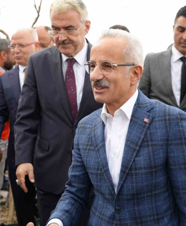 İZNİK ÇEVRE YOLU BAKAN URALOĞLU'NUN KATILIMIYLA HİZMETE AÇILDI BAKAN URALOĞLU: "ÇEVRE YOLUMUZ İLE ZAMANDAN 241 MİLYON LİRA, AKARYAKITTAN 6 MİLYON LİRA OLMAK ÜZERE YILLIK TOPLAM 247 MİLYON LİRA TASARRUF EDECEĞİZ" "ÇEVREYE ZARAR VEREN ARAÇLARIN KARBON EMİSYONUNU DA 410 TON AZALTARAK DOĞANIN KORUNMASINA KATKI SAĞLAYACAĞIZ"