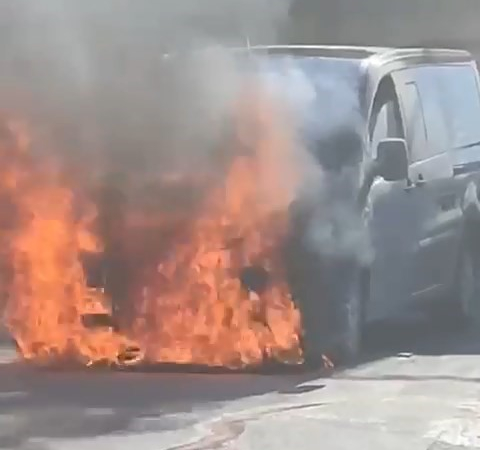 Bursa’da VIP minibüs cayır cayır yandı