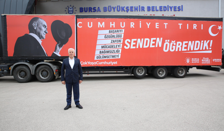 Cumhuriyet Tırı 29 Ekim coşkusunu Bursa’ya yayıyor