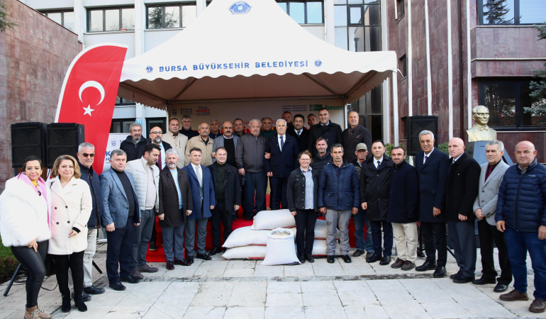 Çiftçiler Büyükşehir ile gülüyor