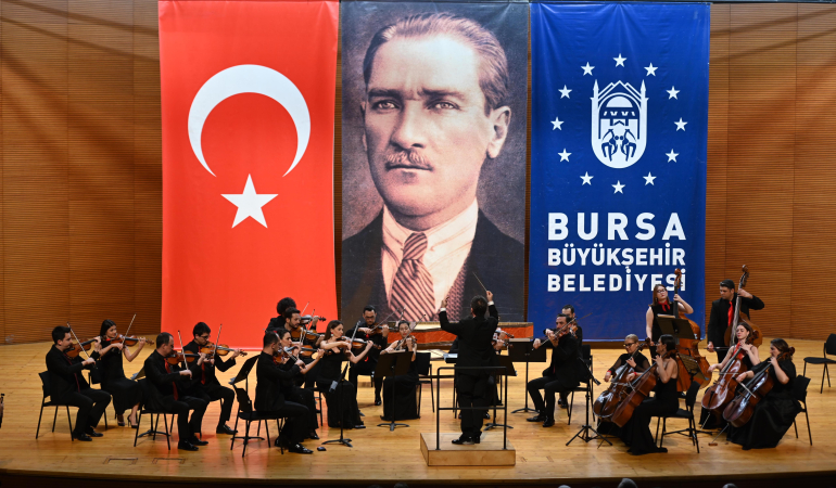 Bursa Oda Orkestrası, ilk konseriyle sanatseverlerle buluştu