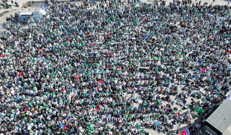 Bursalılar şampiyonluk coşkusunu Büyükşehir’le yaşadı