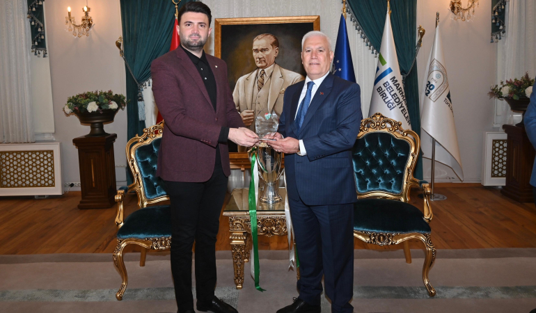 Bursaspor Başkanı Enes Çelik’ten Başkan Mustafa Bozbey’e teşekkür ziyareti