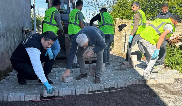 YENİŞEHİR KIRSALINA PARKE TAŞLARI DÖŞENİYOR