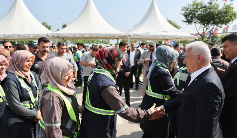 Başkan Bozbey, Büyükşehir çalışanlarının bayramını kutladı
