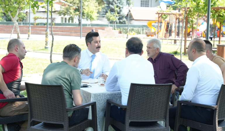 Başkan Özel Millet bahçesinde halkla buluşmaya devam ediyor