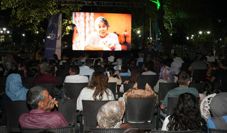 Nostaljik sinema keyfi Yenişehir’de yaşanıyor