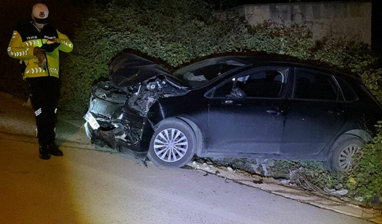 Bursa’da 2 otomobil kafa kafaya çarpıştı: 4 yaralı