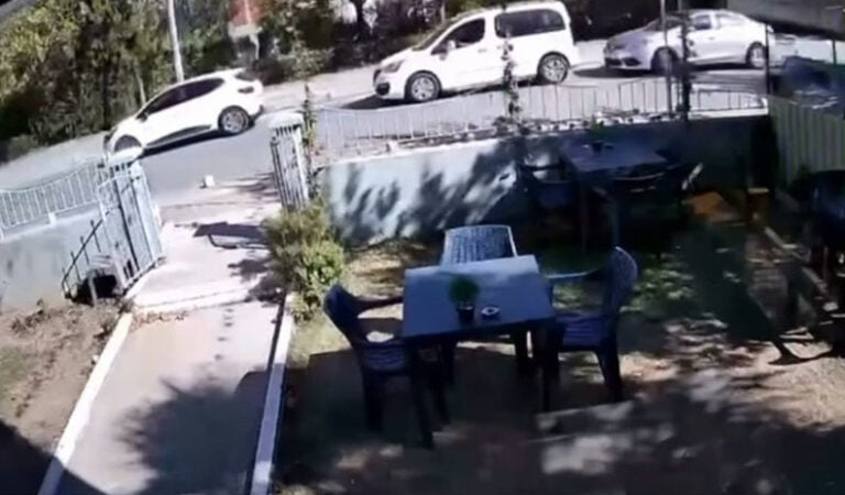 Bursa’da 3 aracın karıştığı zincirleme kaza kamerada