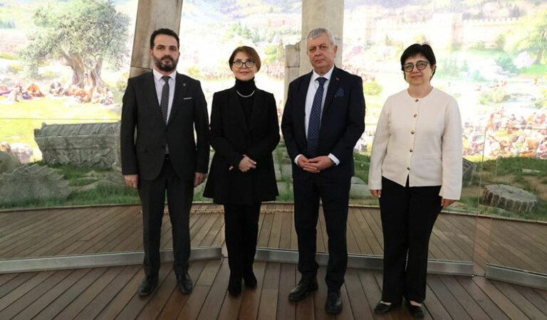 Gürcü Bakan ve dünyaca ünlü piyanist Bolkvadze’den Bursa’da tarihi yolculuk