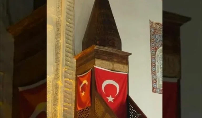 Cuma hutbesinde ‘Minberler bayrakla süslensin’ teklifi