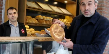 bursa-da-300-gram-ramazan-pidesi-10-lira-1710338450-707_large