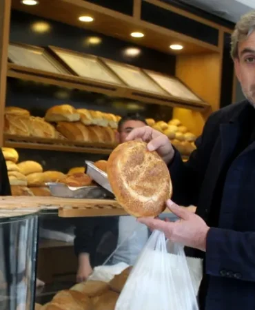 bursa-da-300-gram-ramazan-pidesi-10-lira-1710338450-707_large