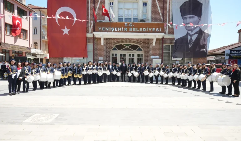 Bursa’nın ilk kadın bandosu Yenişehir sokaklarında
