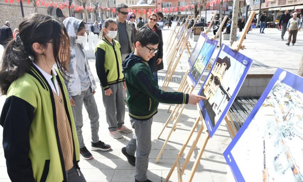 1000x600-ree8-fotograflarla-yenisehir-sergisine-yogun-ilgi